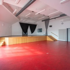 Bürgerhaus Heckholzhausen großer Saal mit Bühne