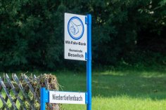 Hinweisschild Mitfahrbank