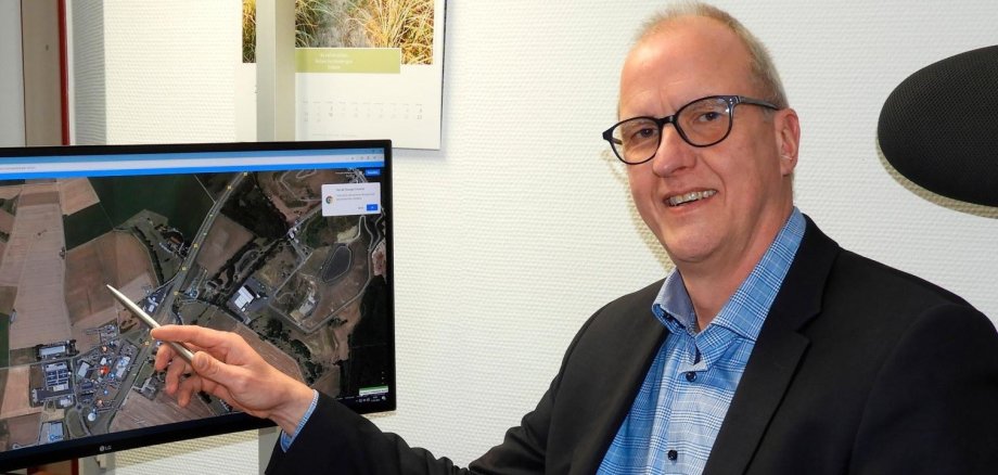 Bürgermeister Franz an seinem Schreibtisch