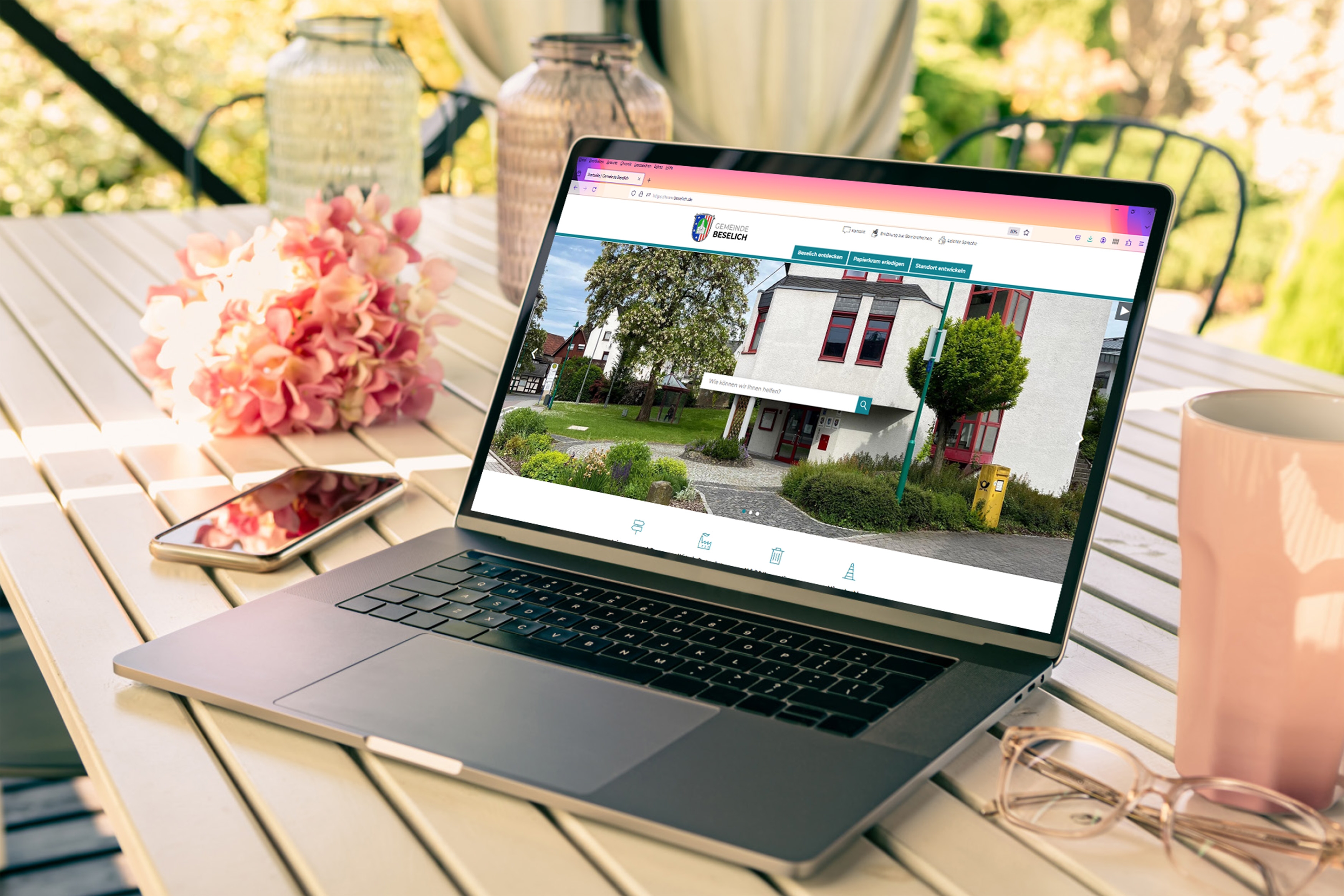 Darstellung der Gemeindehomepage auf einem Laptopdisplay - Verlinkung zum Formular "Veranstaltungen erfassen"